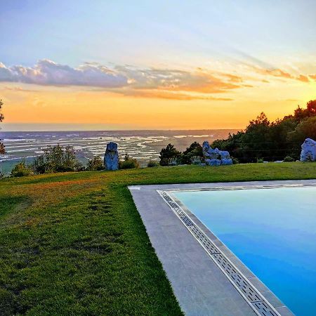 Holiday Prato Verde Chiatri Екстериор снимка