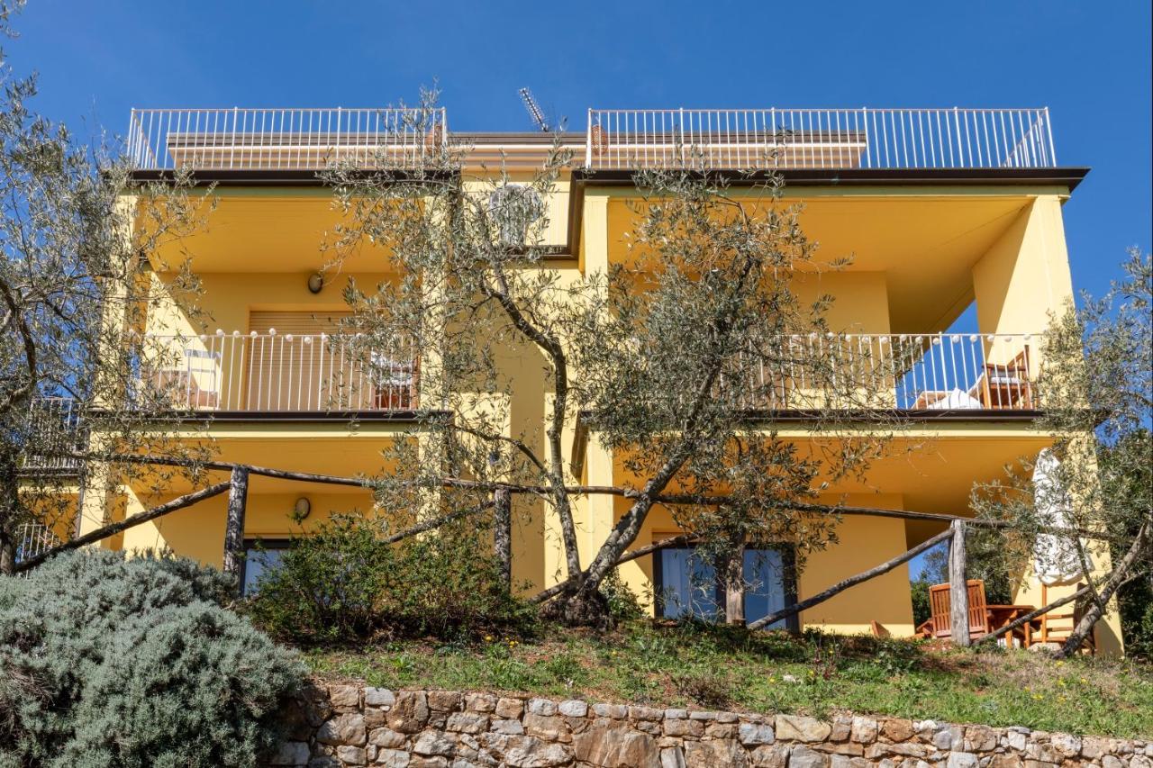 Holiday Prato Verde Chiatri Екстериор снимка