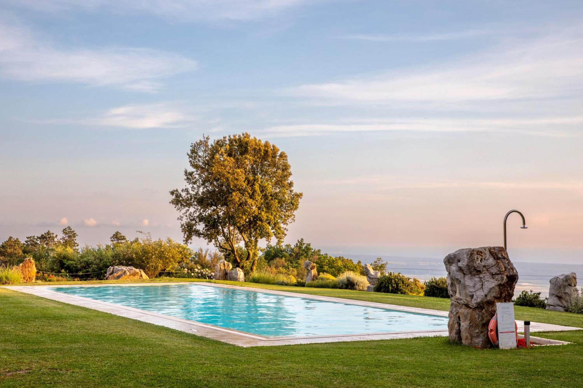 Holiday Prato Verde Chiatri Екстериор снимка