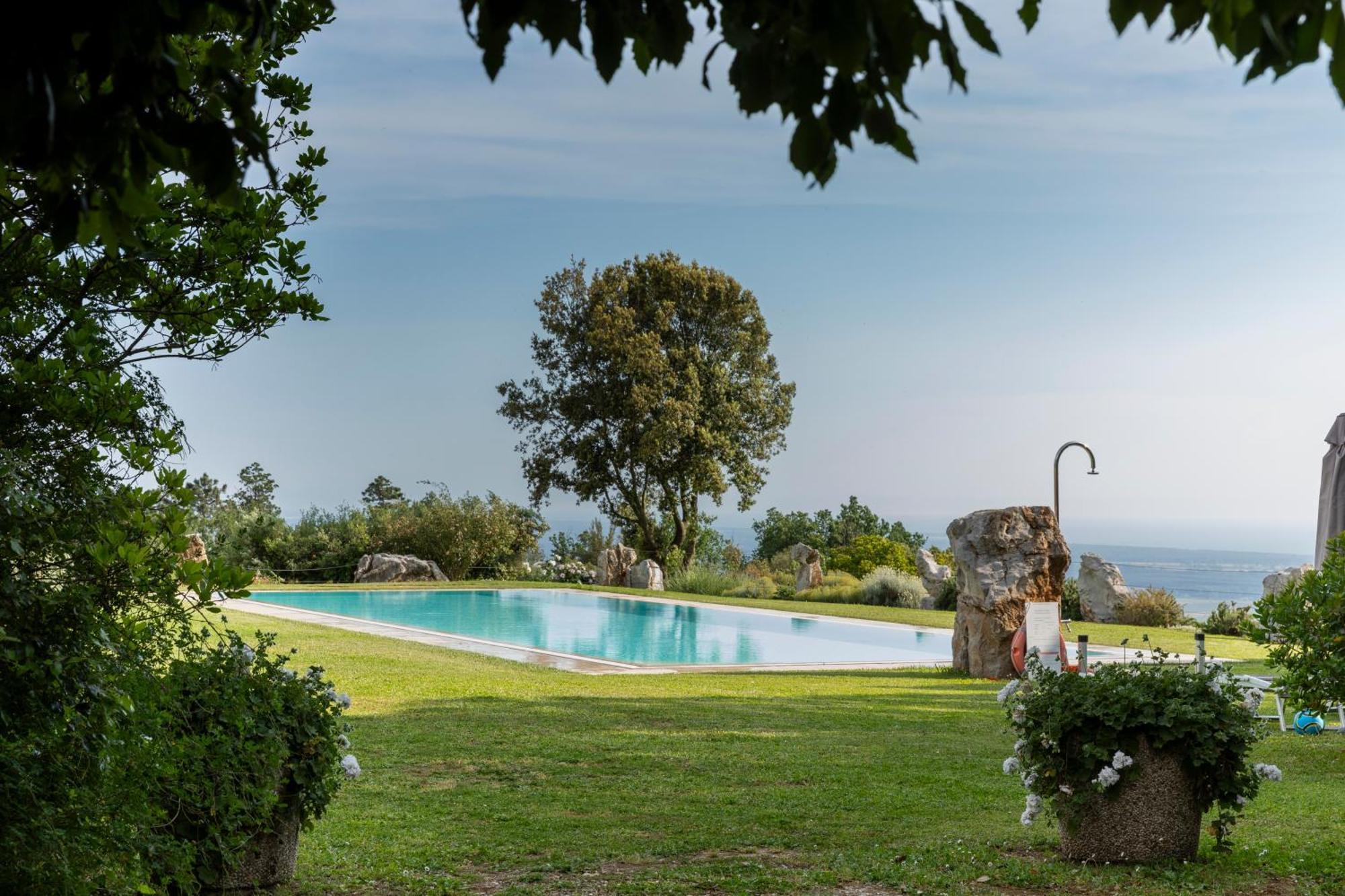 Holiday Prato Verde Chiatri Екстериор снимка