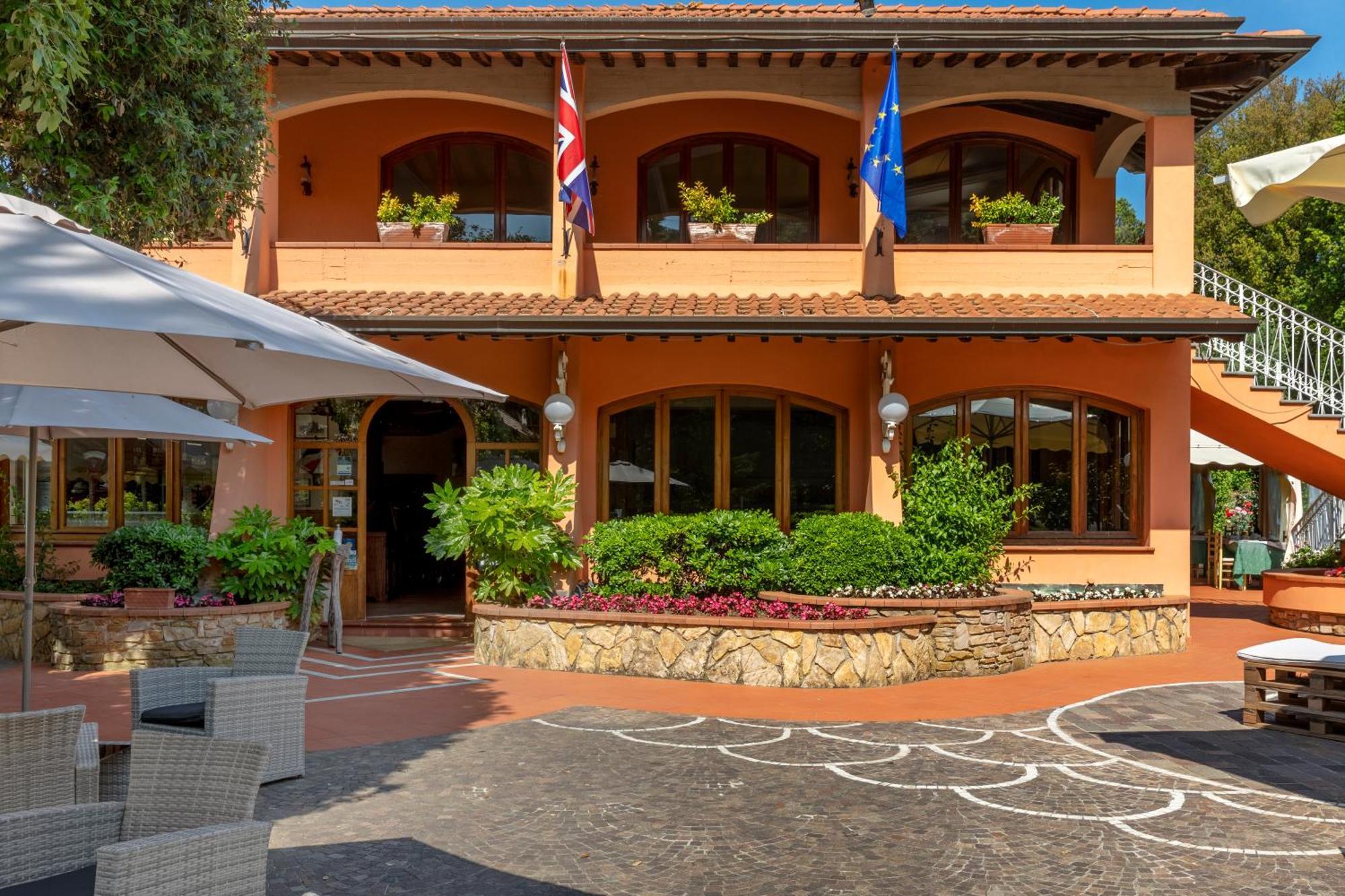 Holiday Prato Verde Chiatri Екстериор снимка