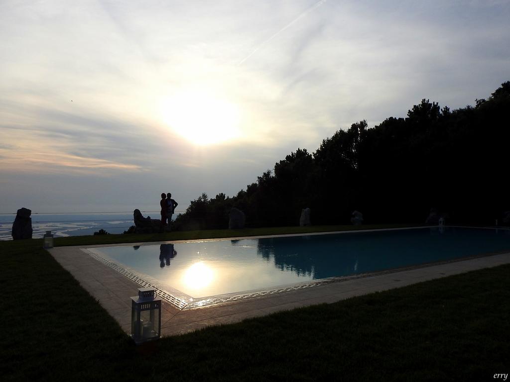 Holiday Prato Verde Chiatri Екстериор снимка