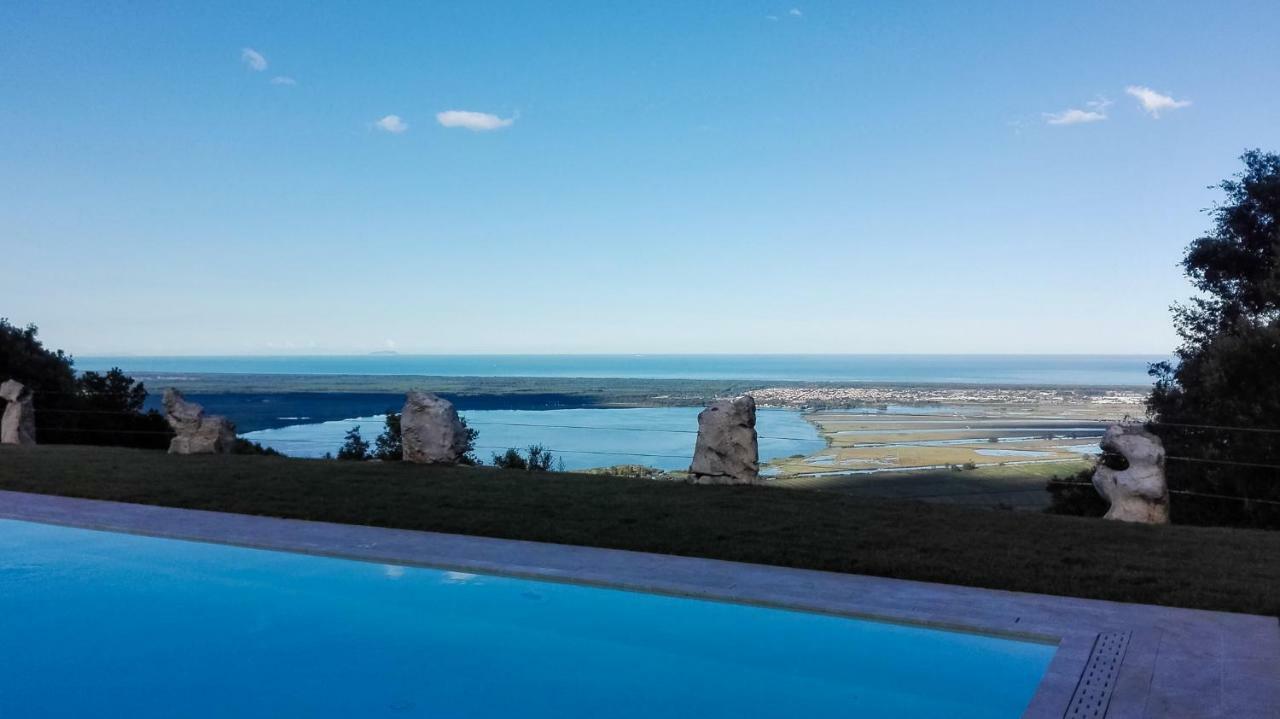 Holiday Prato Verde Chiatri Екстериор снимка